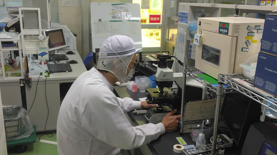 品質管理部仕事風景